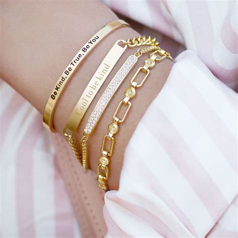 Fashion Bracelets for Women .